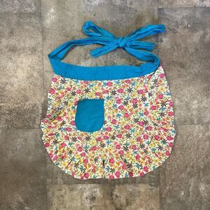 blue and white floral vintage apron with tie and front pocket